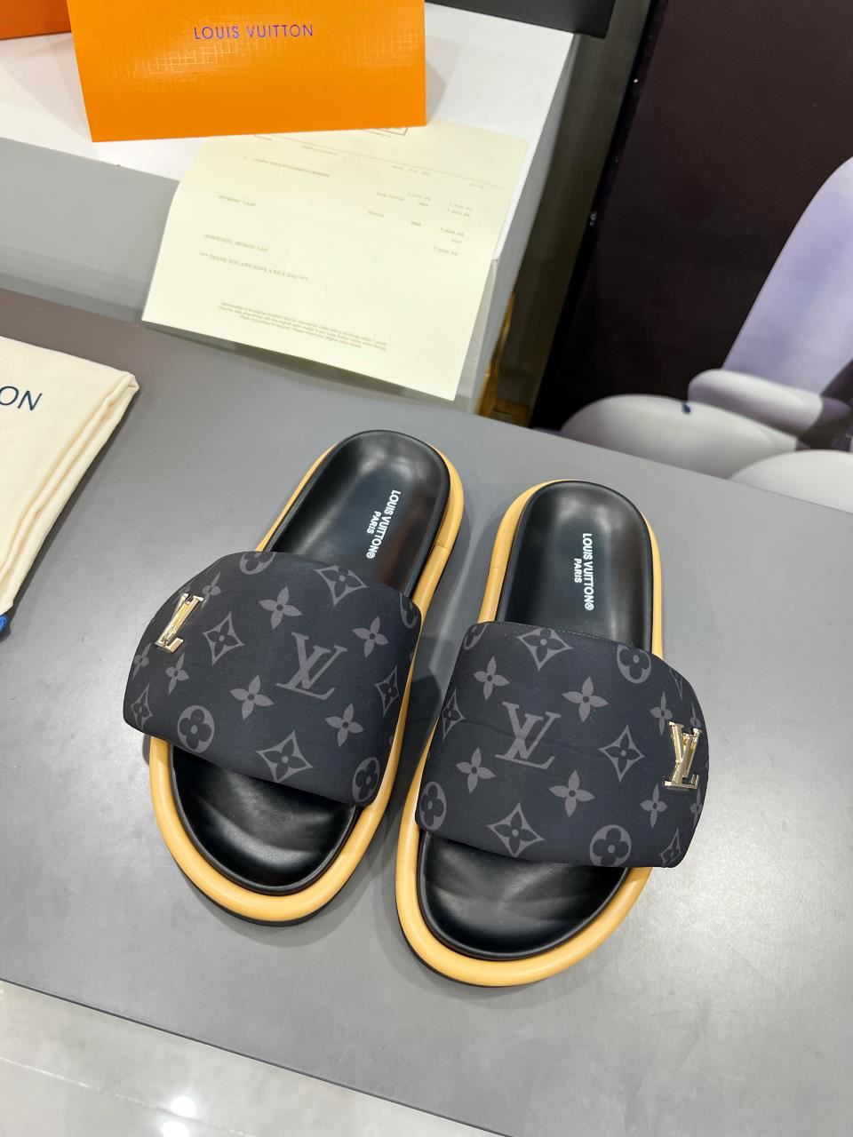 Louis Vuitton Slippers